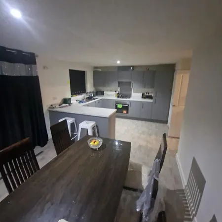 Guest Village Kingston upon Hull Extérieur photo